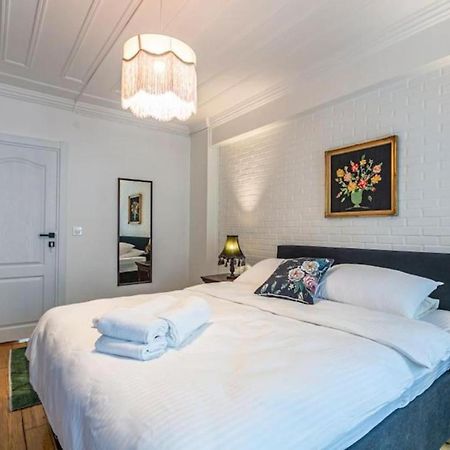 Historical 4-Br Home Steps From Besiktas Stadium & Bosphorus Views - Prime Nisantasi Location! Стамбул Экстерьер фото