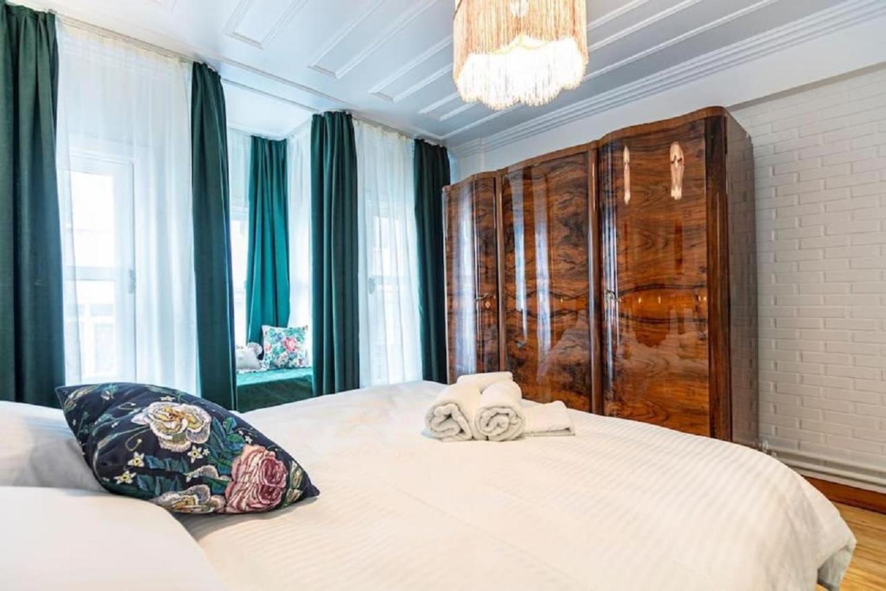 Historical 4-Br Home Steps From Besiktas Stadium & Bosphorus Views - Prime Nisantasi Location! Стамбул Экстерьер фото