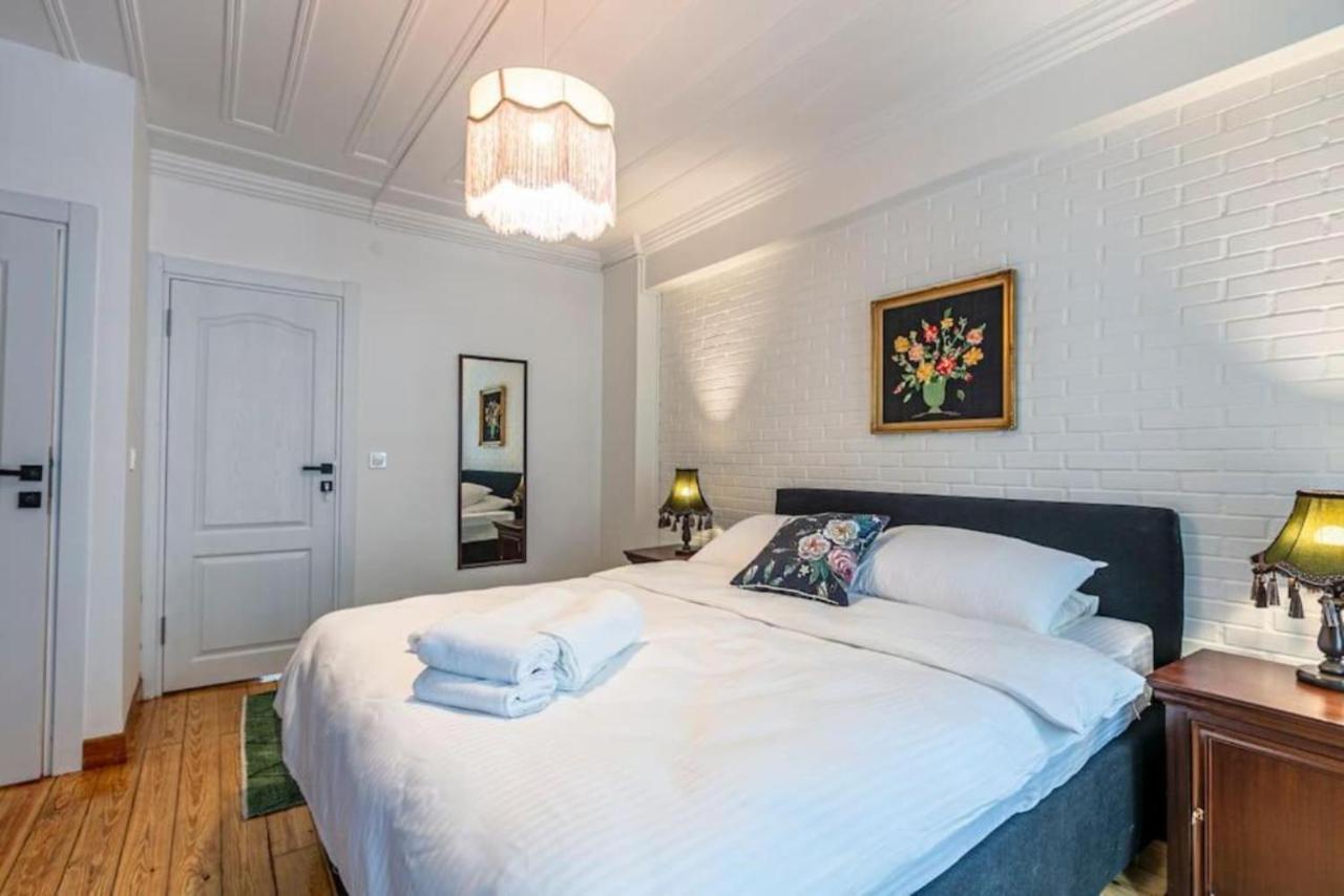 Historical 4-Br Home Steps From Besiktas Stadium & Bosphorus Views - Prime Nisantasi Location! Стамбул Экстерьер фото
