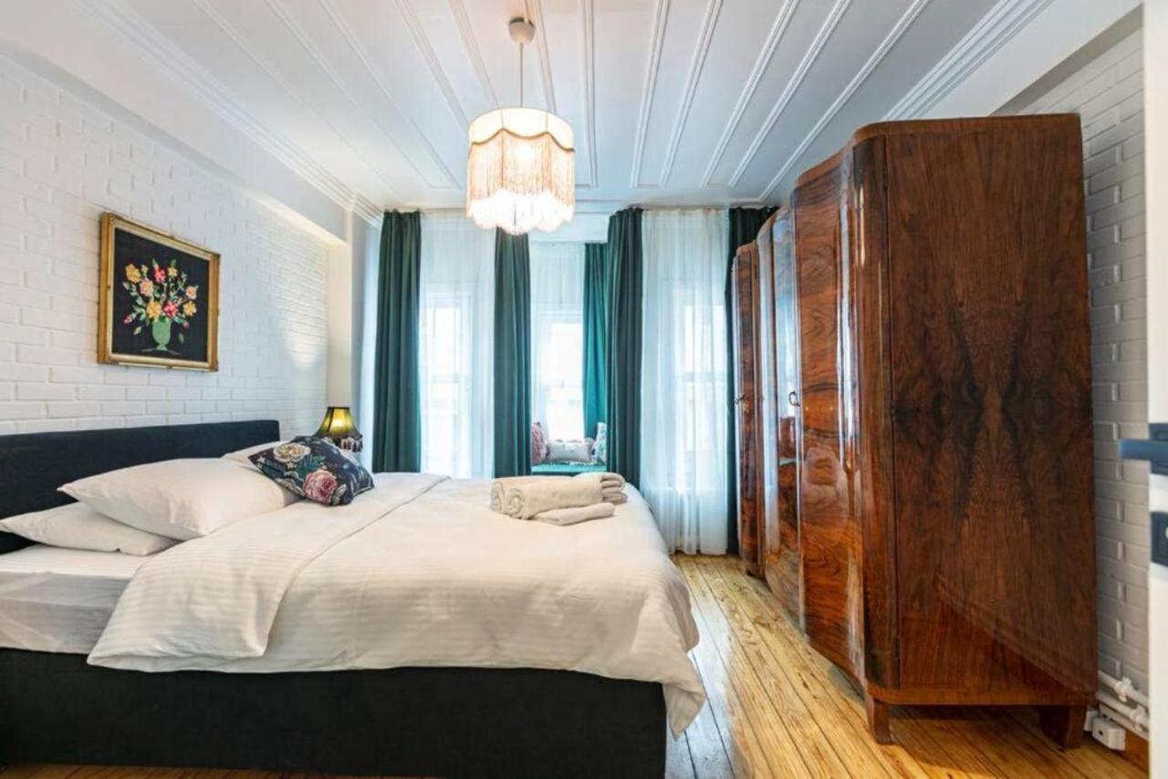 Historical 4-Br Home Steps From Besiktas Stadium & Bosphorus Views - Prime Nisantasi Location! Стамбул Экстерьер фото