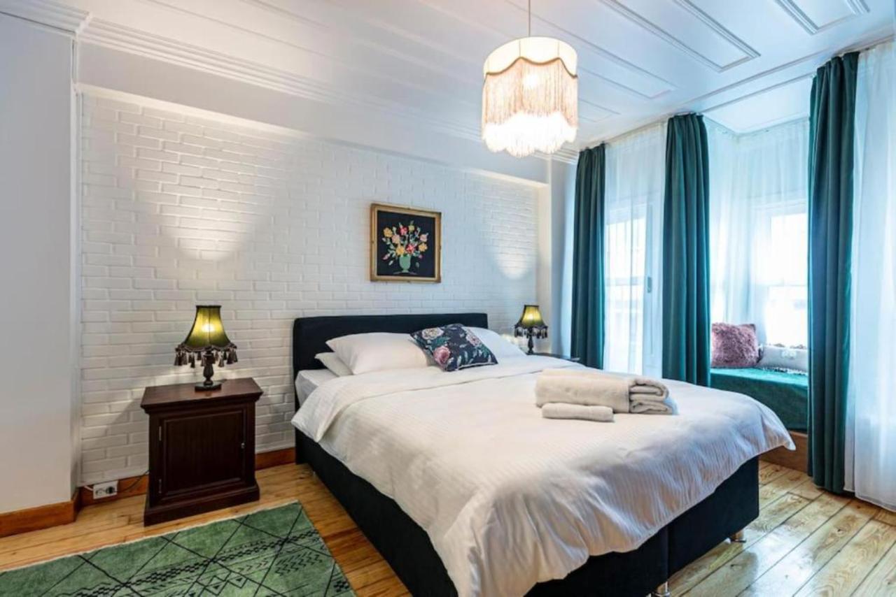 Historical 4-Br Home Steps From Besiktas Stadium & Bosphorus Views - Prime Nisantasi Location! Стамбул Экстерьер фото
