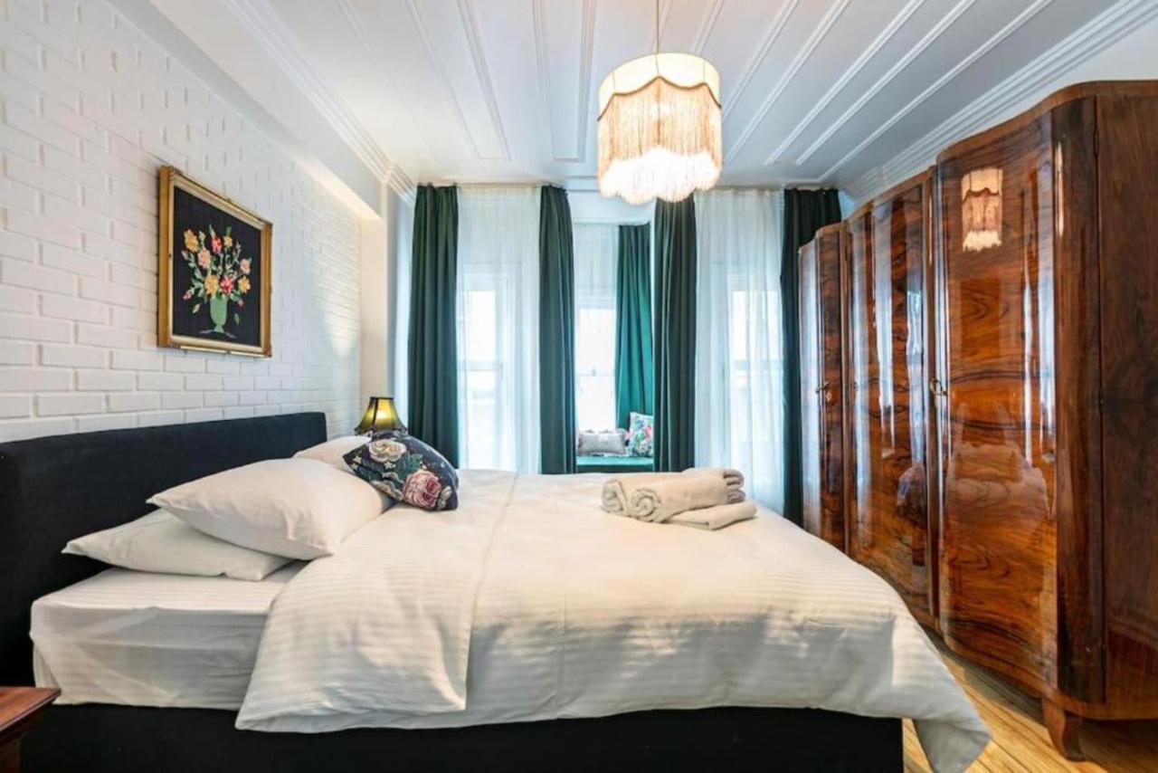 Historical 4-Br Home Steps From Besiktas Stadium & Bosphorus Views - Prime Nisantasi Location! Стамбул Экстерьер фото