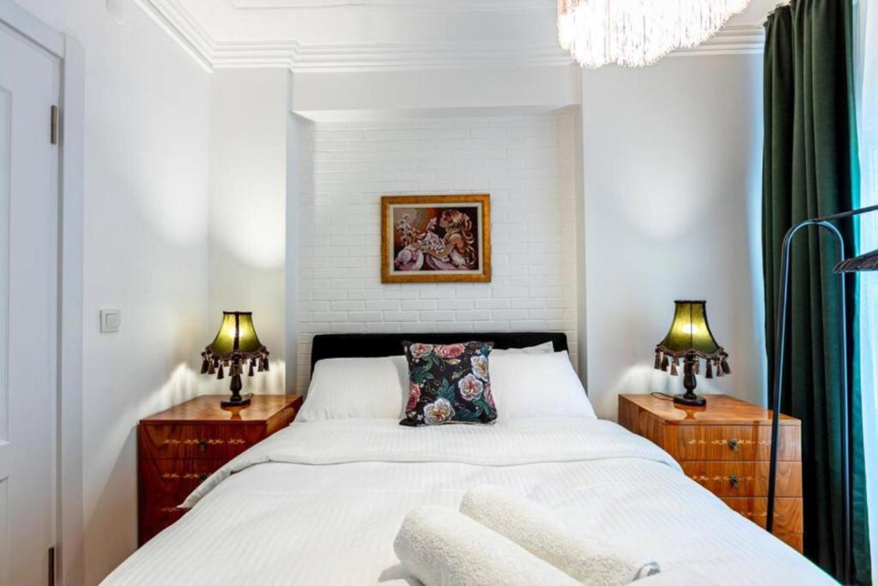 Historical 4-Br Home Steps From Besiktas Stadium & Bosphorus Views - Prime Nisantasi Location! Стамбул Экстерьер фото