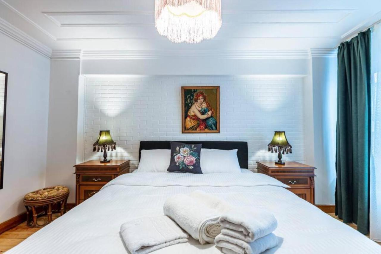 Historical 4-Br Home Steps From Besiktas Stadium & Bosphorus Views - Prime Nisantasi Location! Стамбул Экстерьер фото