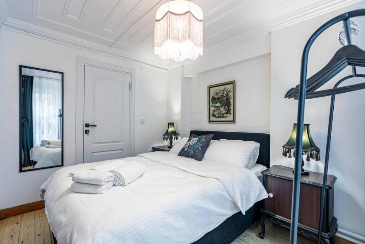 Historical 4-Br Home Steps From Besiktas Stadium & Bosphorus Views - Prime Nisantasi Location! Стамбул Экстерьер фото