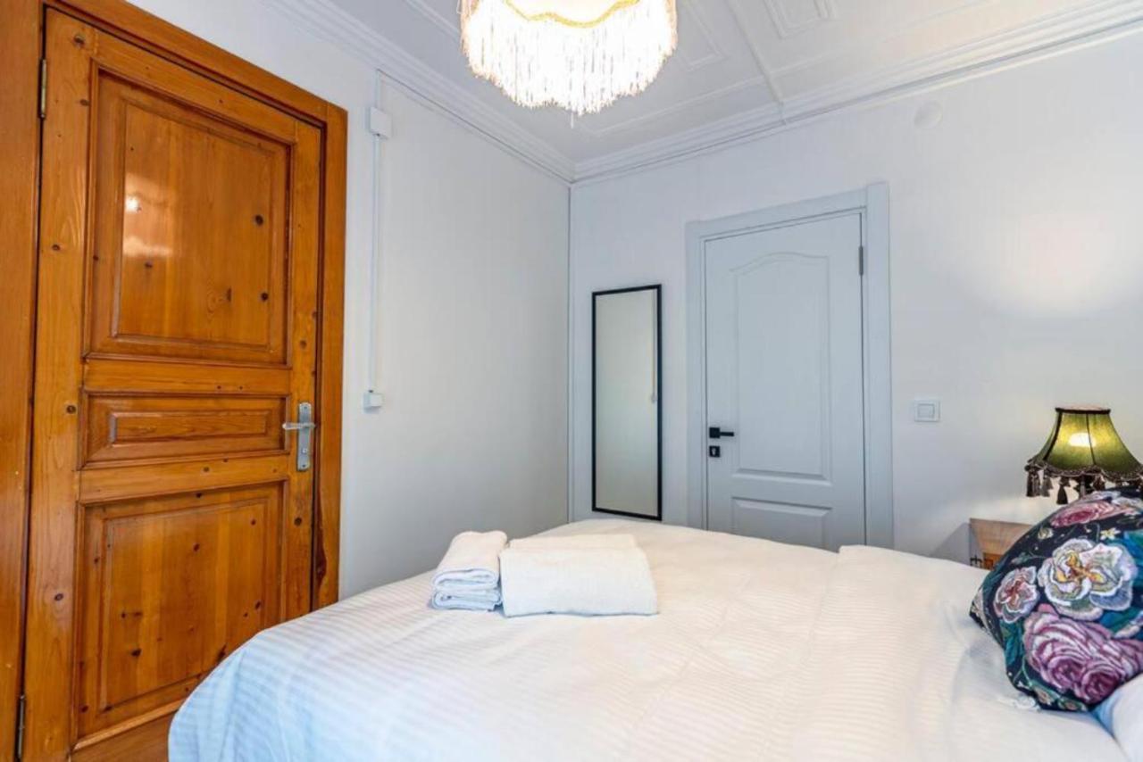 Historical 4-Br Home Steps From Besiktas Stadium & Bosphorus Views - Prime Nisantasi Location! Стамбул Экстерьер фото